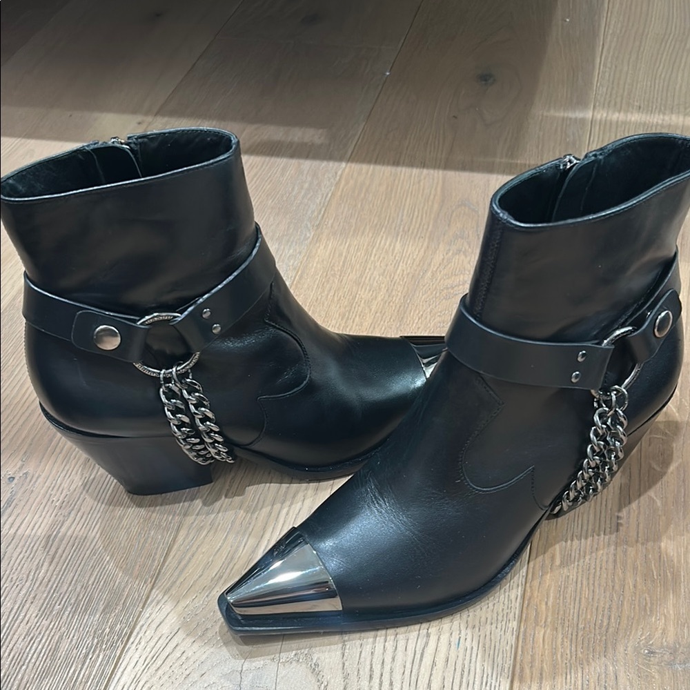 Dundas X Revolve